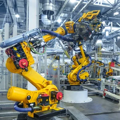 Roboter-Maschine in einer Industrieanlage